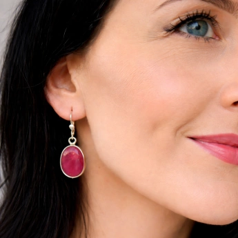 Stříbrné náušnice s rubínem Atena