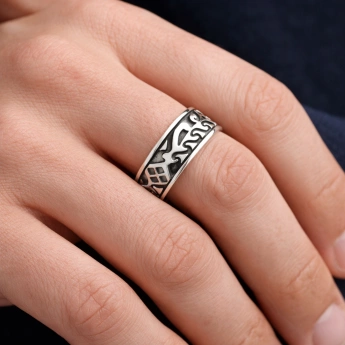 Stříbrný prsten s ornamenty Orvian