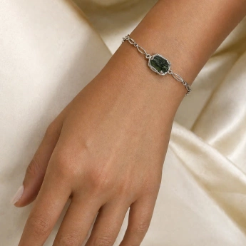 Stříbrný náramek s vltavínem