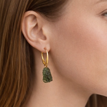 Stříbrné zlacené náušnice se surovým vltavínem Velra