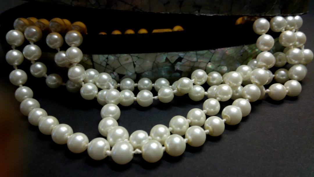 Perly dlouhé/korále perleťové