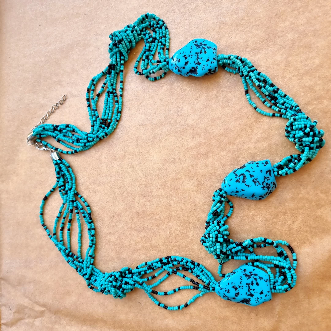 Bižuterní náhrdelník modrý