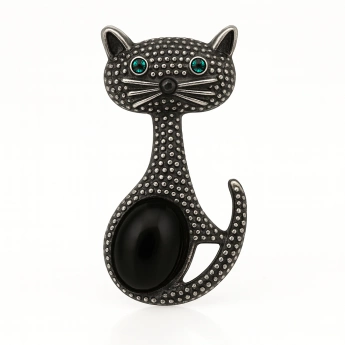 Stříbrná brož Kočka s onyxem a zelenýma očima