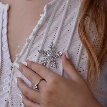 Brož vločka Winter Pearl