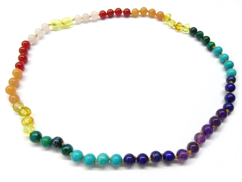 Náhrdelník z jantaru a čakrových kamenů Harmira 45 cm