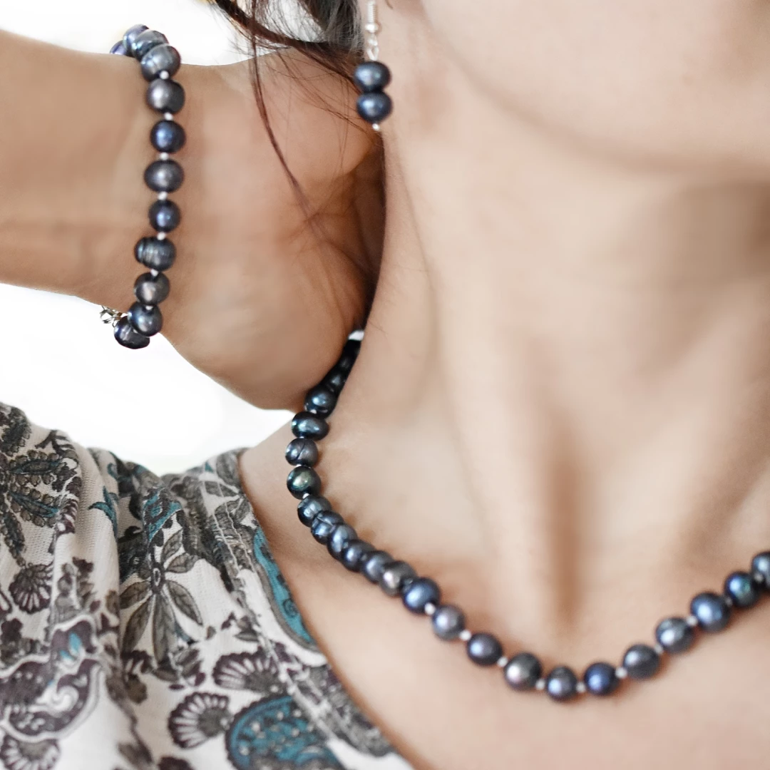 Souprava z modrých říčních perel Ismera