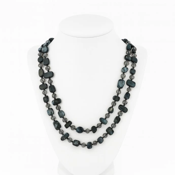 Černý náhrdelník