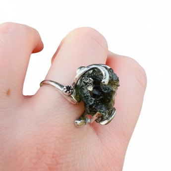 Stříbrný prsten vltavín vel. 59, 4,4 g Violo