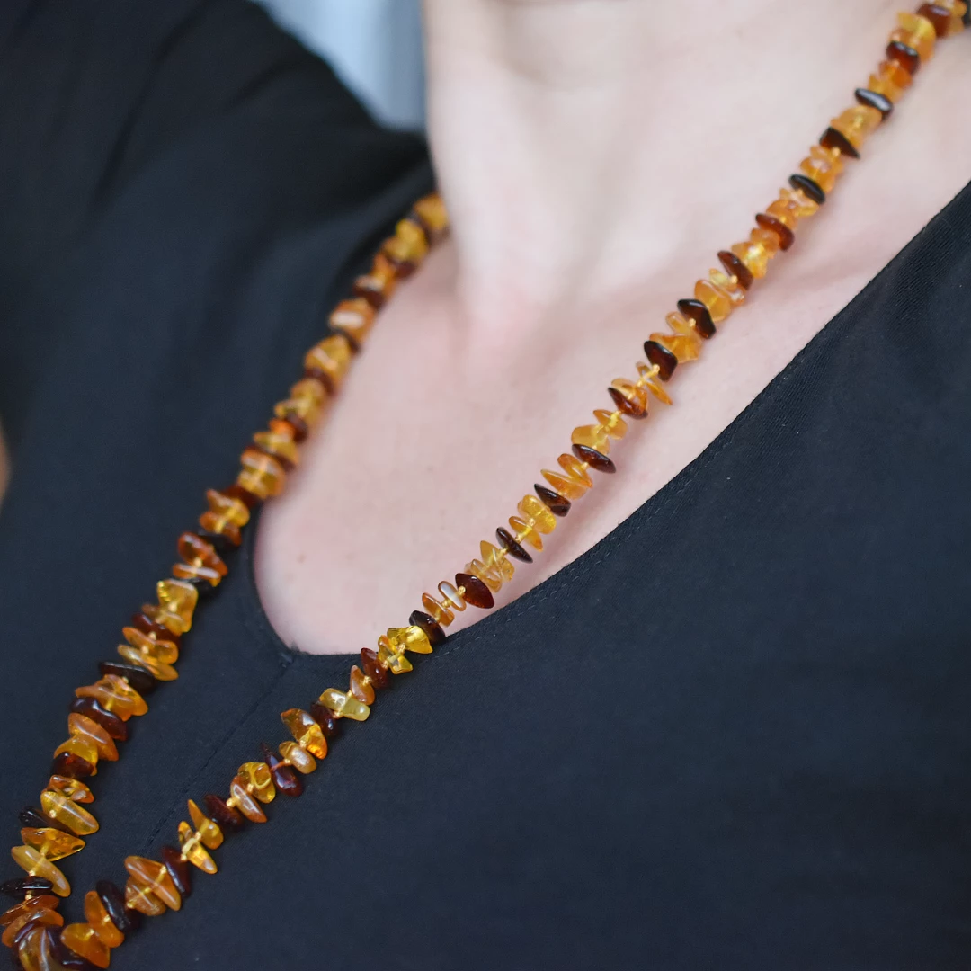 Jantarový náhrdelník multicolor dlouhý 80 cm