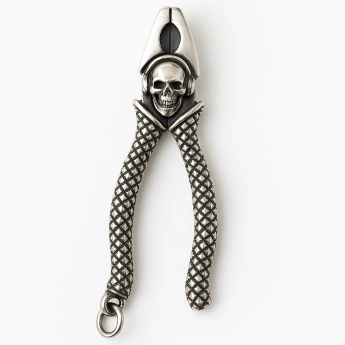 Stříbrný přívěsek kombinačky s lebkou