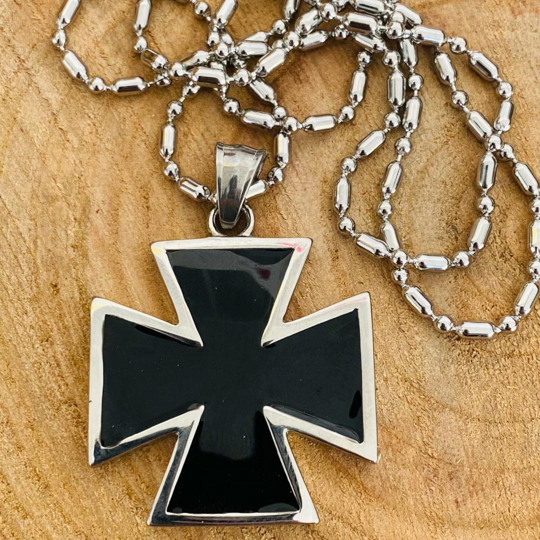 Ocelový přívěsek maltézský kříž s řetízkem zdarma