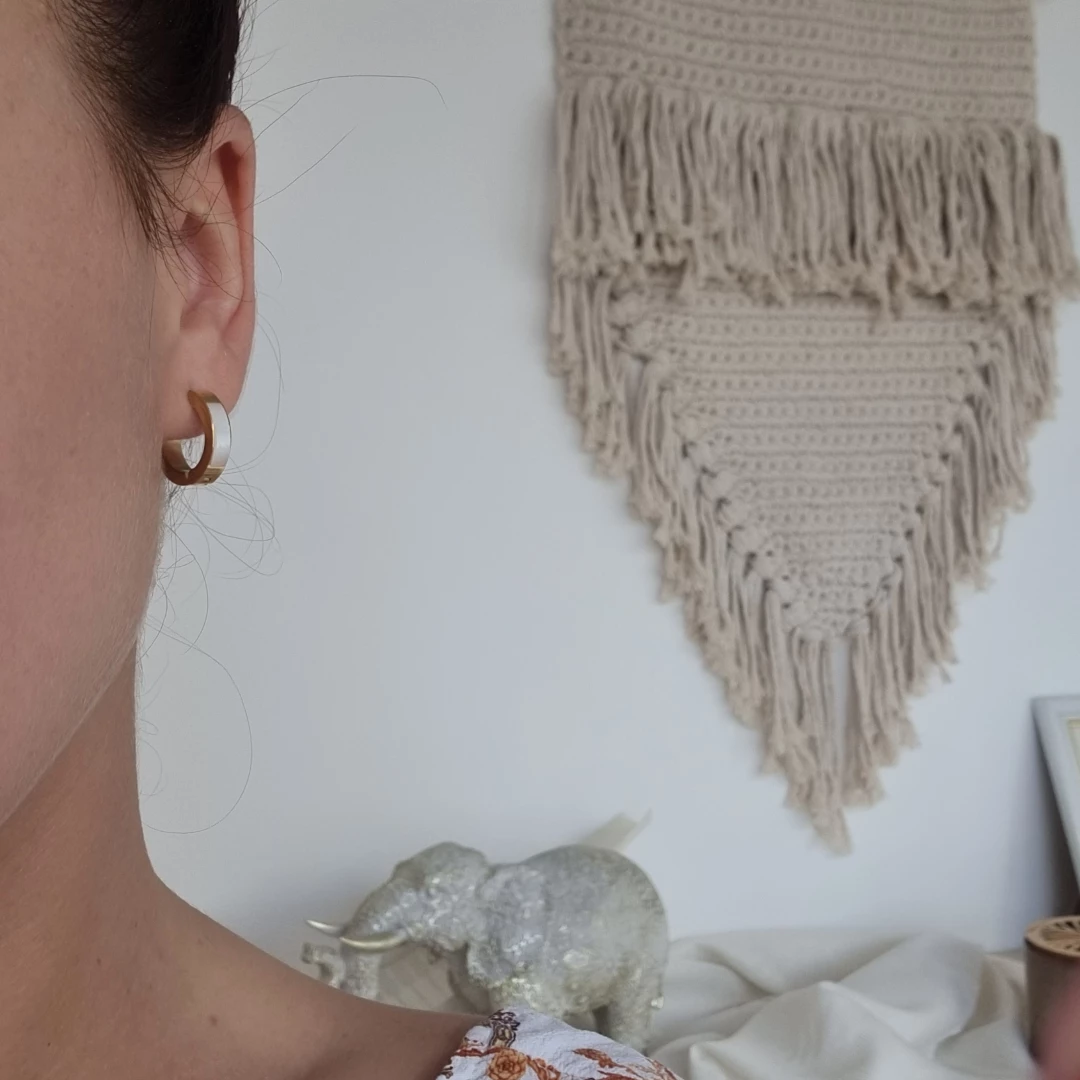 Kruhové ocelové náušnice s perletí Jewel 17 mm Zlatá