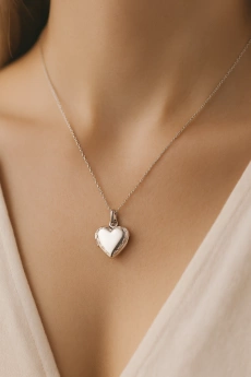 Otevírací medailonek srdíčko Selena