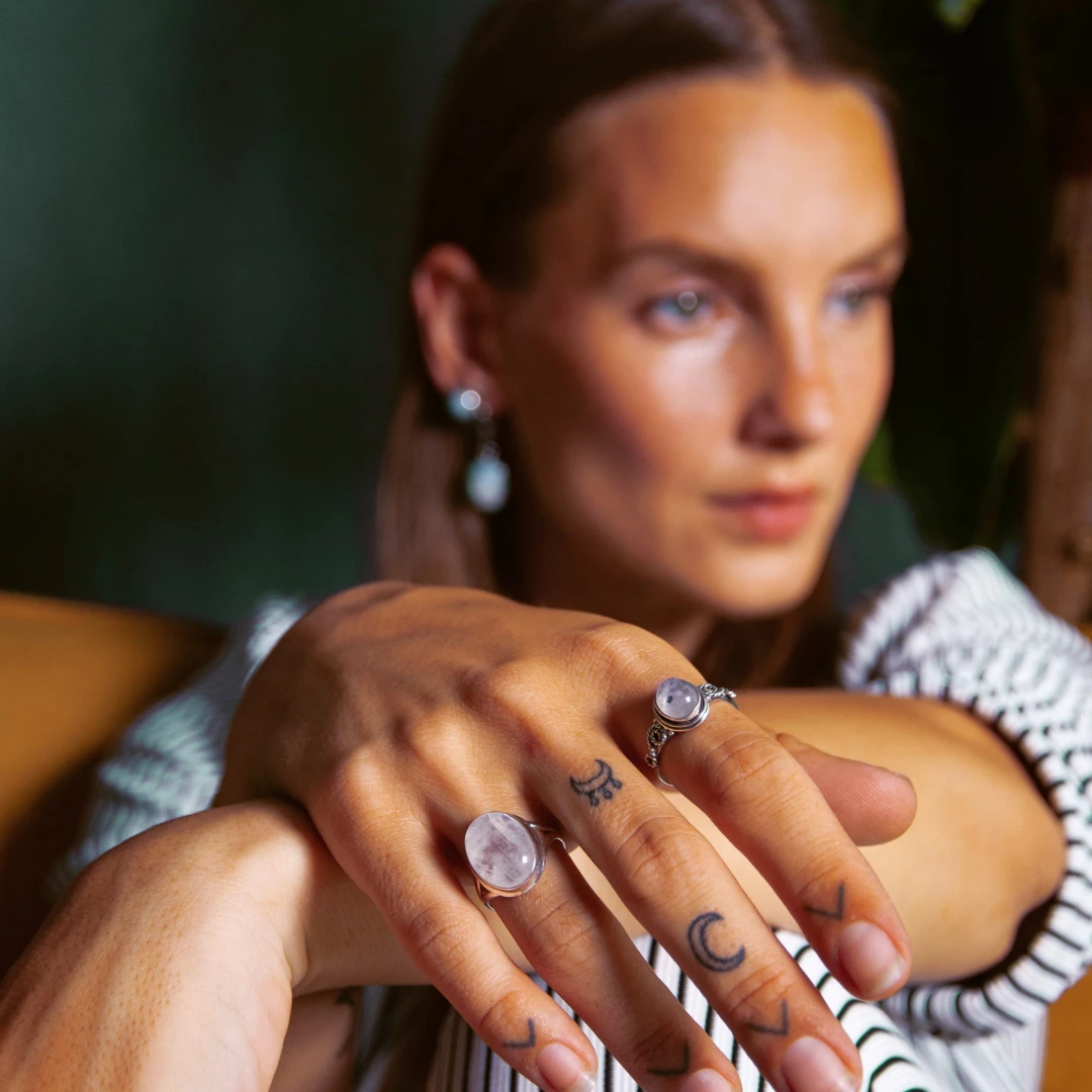 Stříbrný prsten s oválným měsíčním kamenem Noelia