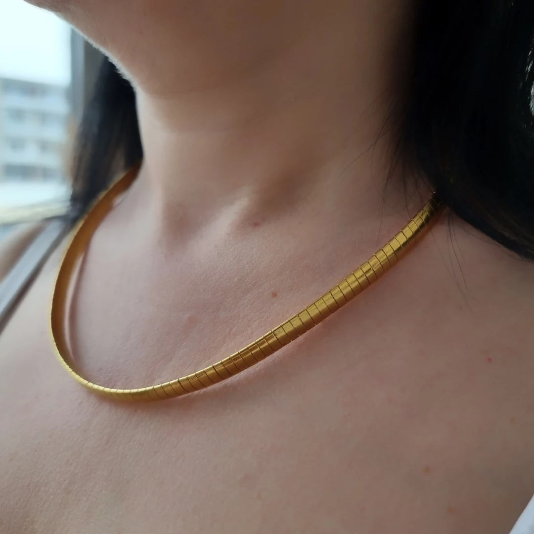 Bižuterní náhrdelník zlatý Ageus