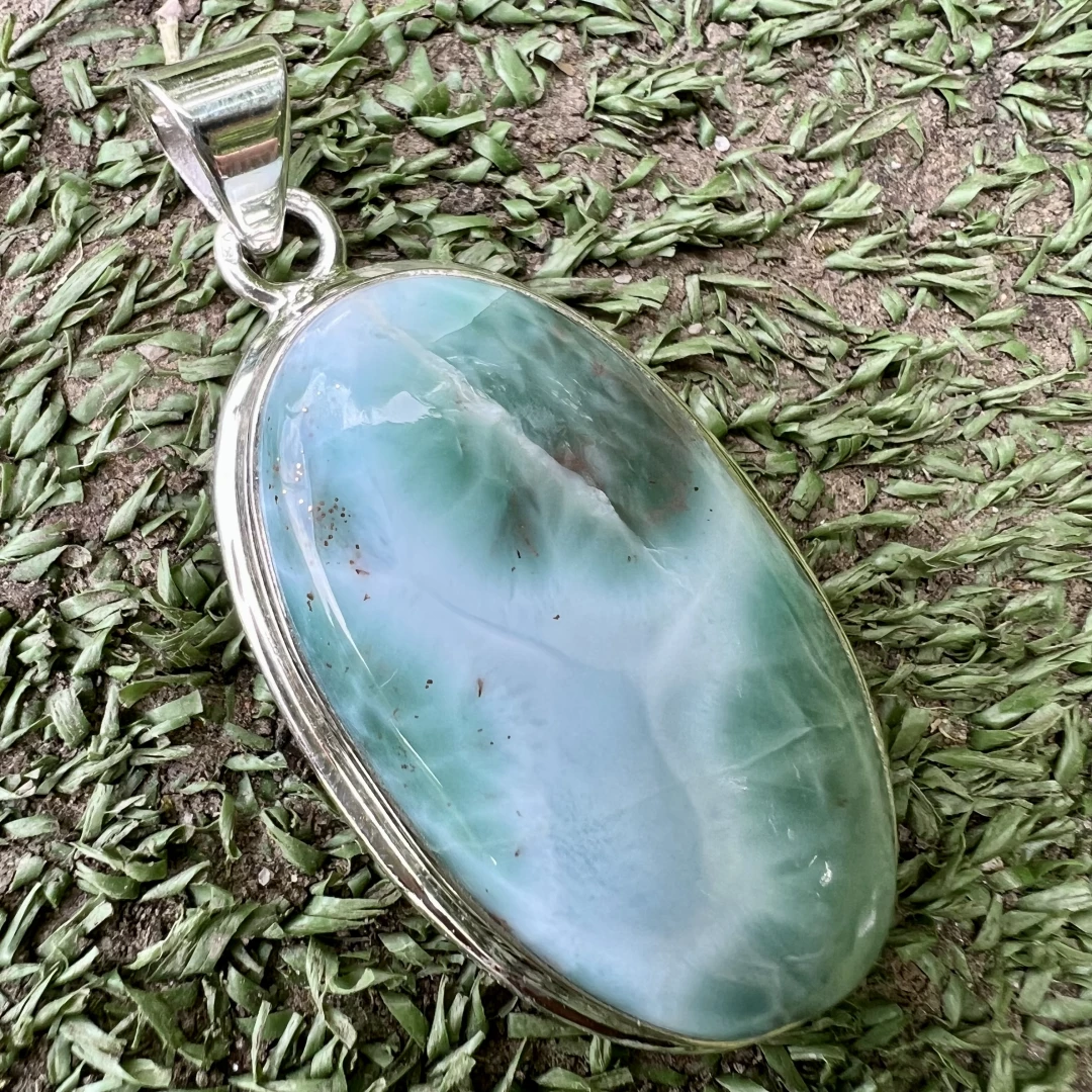 Stříbrný přívěsek s larimarem Veleina valounek