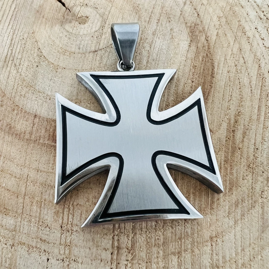 Přívěsek maltézský kříž z chirurgické oceli