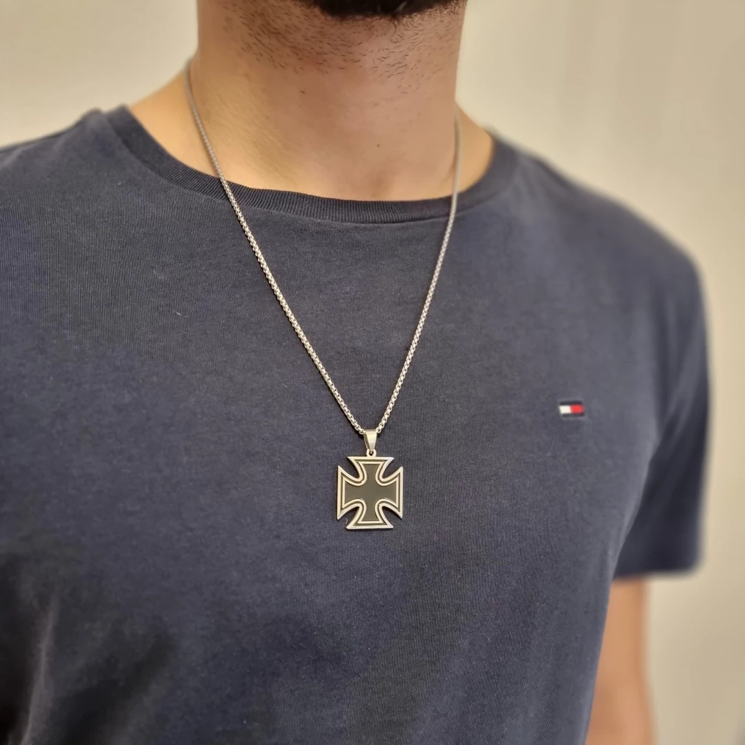 Přívěšek maltézský kříž s řetízkem