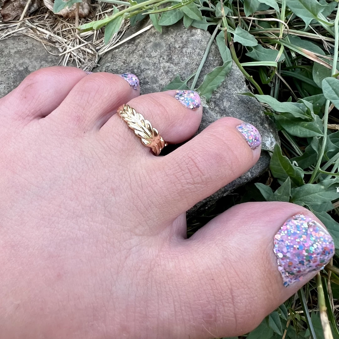 Stříbrný zlacený prsten na nohu Karan