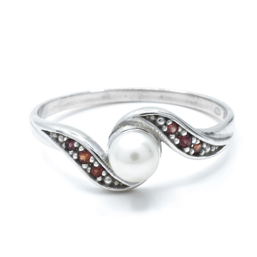 Stříbrný prsten s českými granáty a perlou Jolin