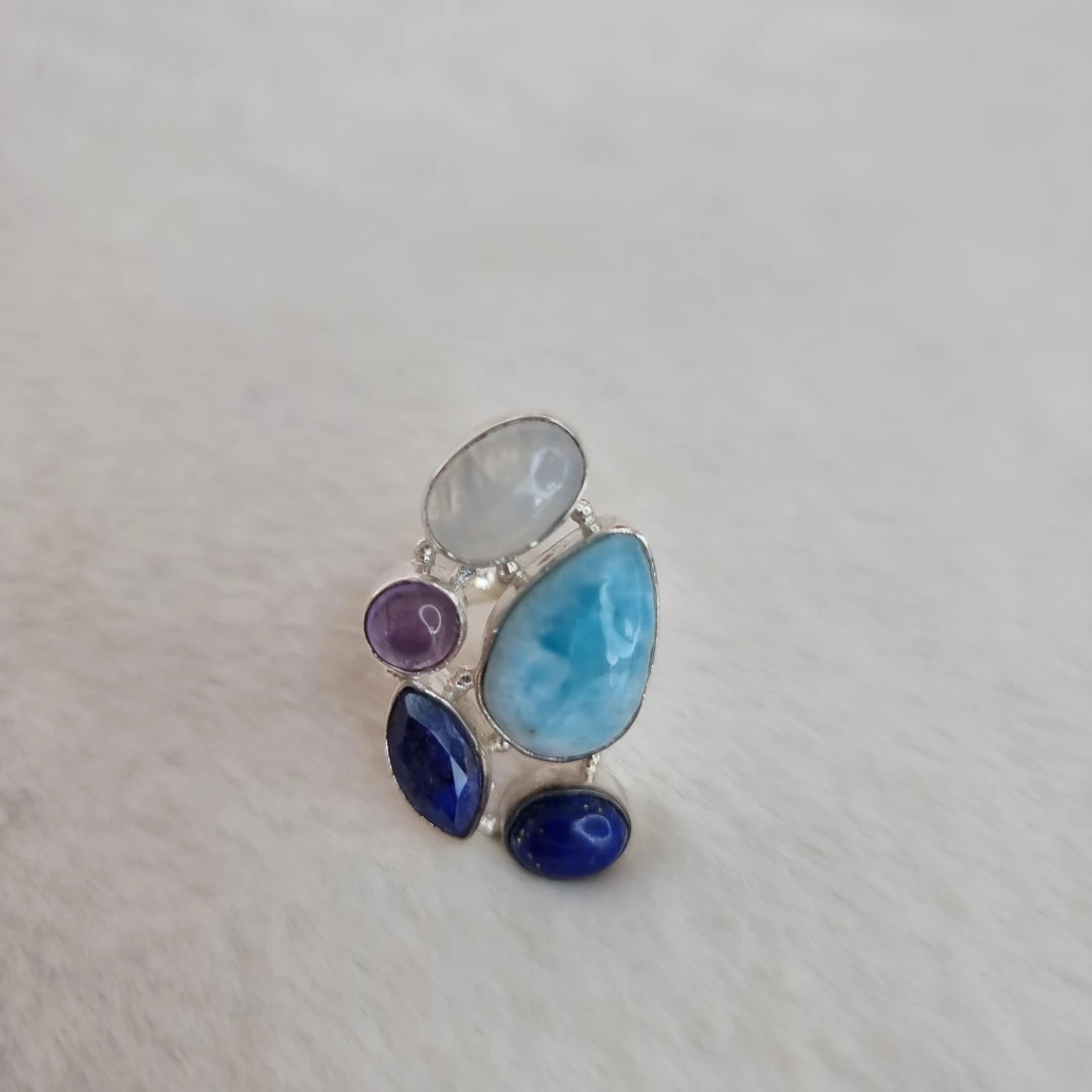 Stříbrný prsten s larimarem, měsíčním kamenem, ametystem a lapisem lazuli Grand