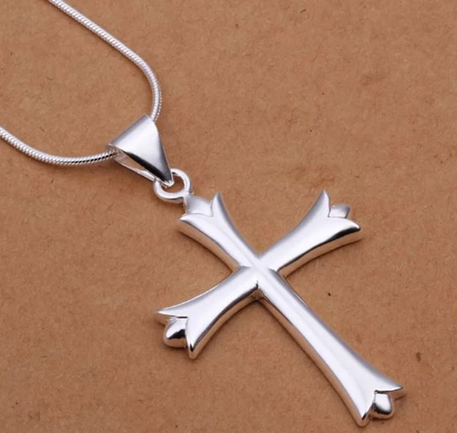 Stříbrný přívěsek kříž s řetízkem