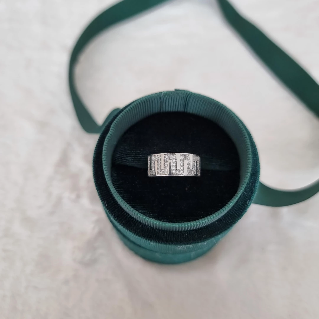 Stříbrný prsten řecký vzor se zirkony Querona
