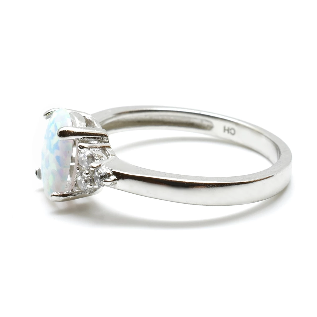 Stříbrný prsten s bílým opálem Ruly