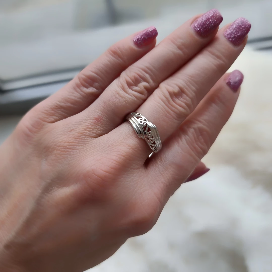Stříbrný prsten s ornamenty
