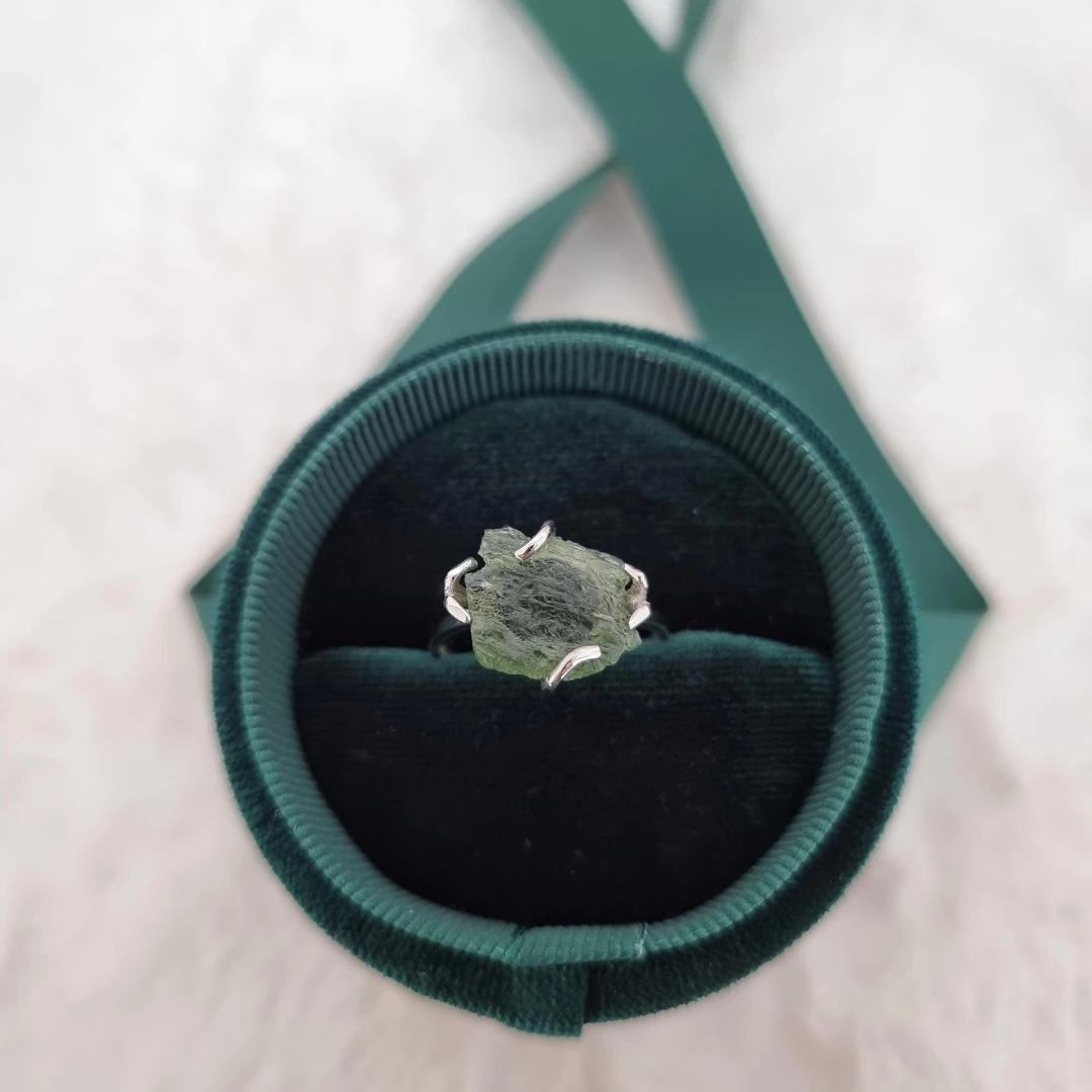 Stříbrný prsten vltavín Vltajs