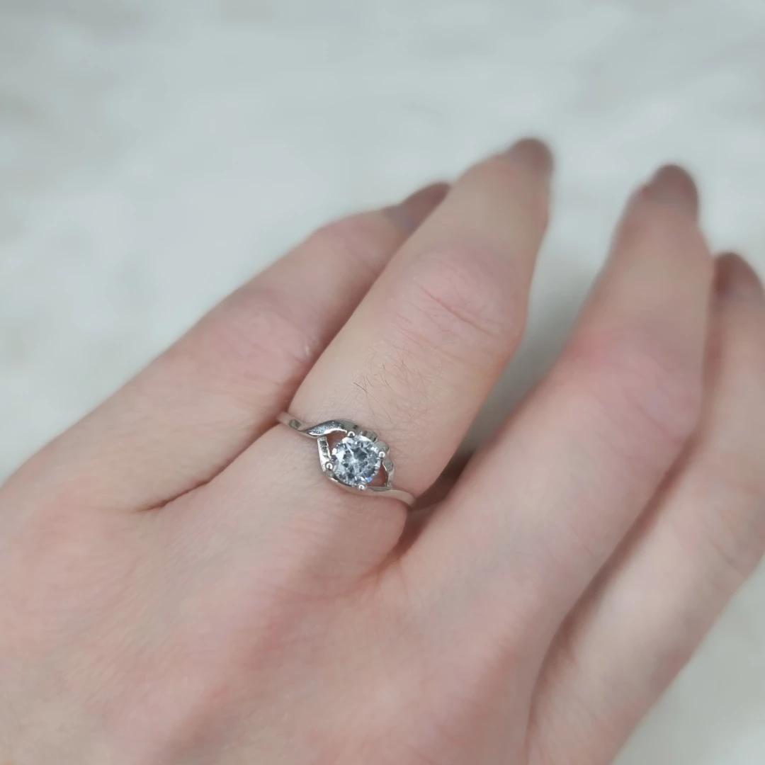 Stříbrný prsten s třpytivým zirkonkem Sonata