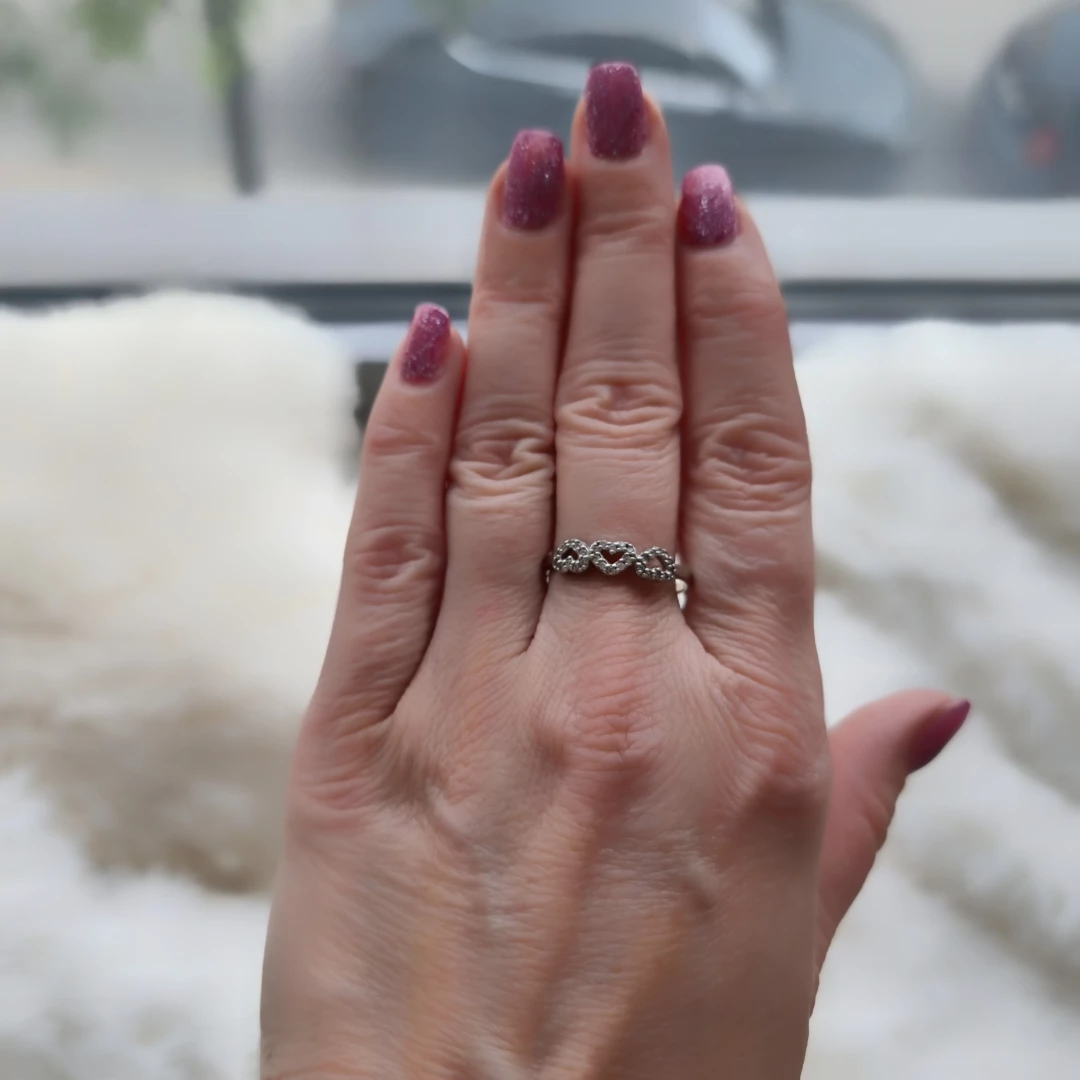 Stříbrný prsten srdíčka se zirkony Olivia