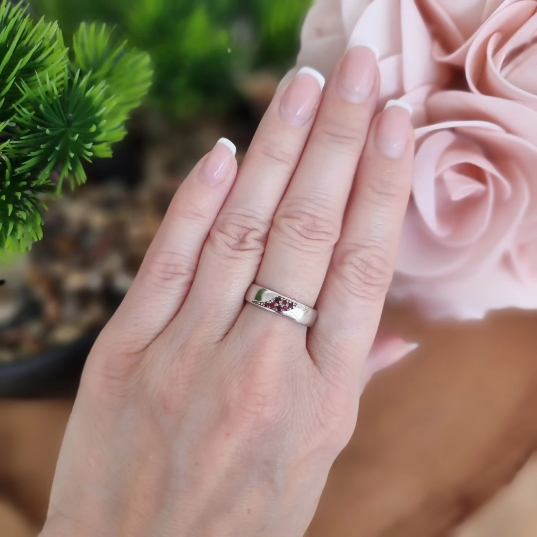 Stříbrný prsten s českým granátem Pretty