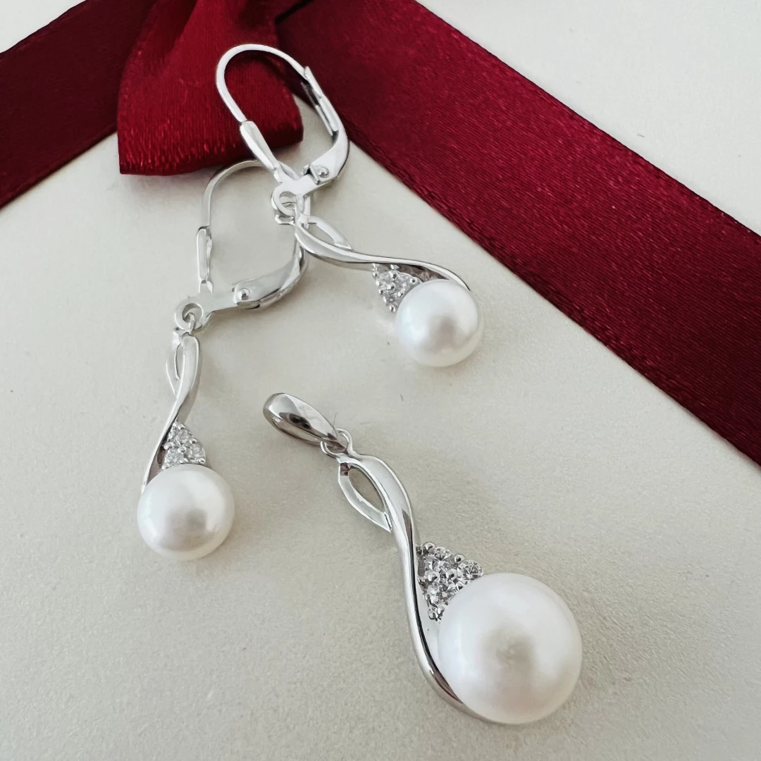 Stříbrné náušnice s perlou visící Lolilie