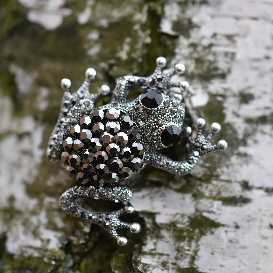 Luxusní brož s markazitem žába