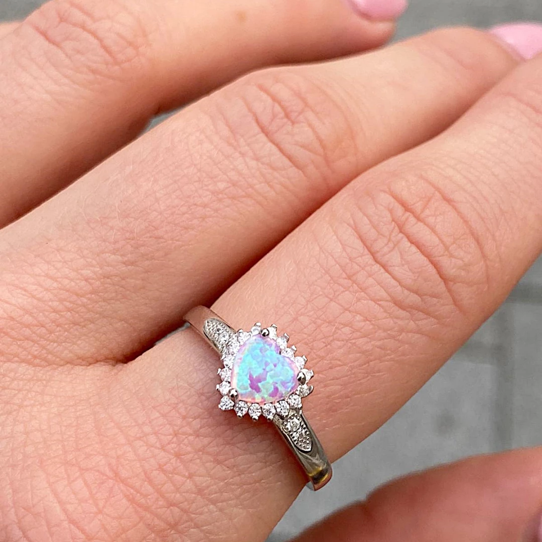 Stříbrný prsten s růžovým opálem Lojie