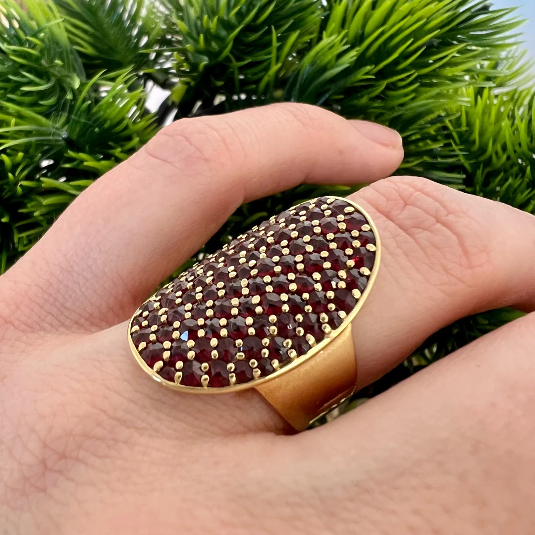 Zlatý prsten oválný český granát Ella 59, Zlato Au 585/1000 (dodání 1-8 týdnů)