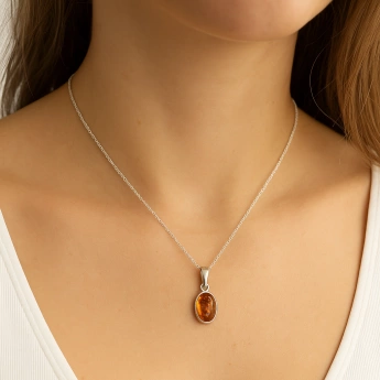 Stříbrný přívěsek s přírodním jantarem