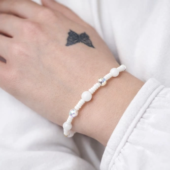 Bižuterní bílý náramek Nenneh