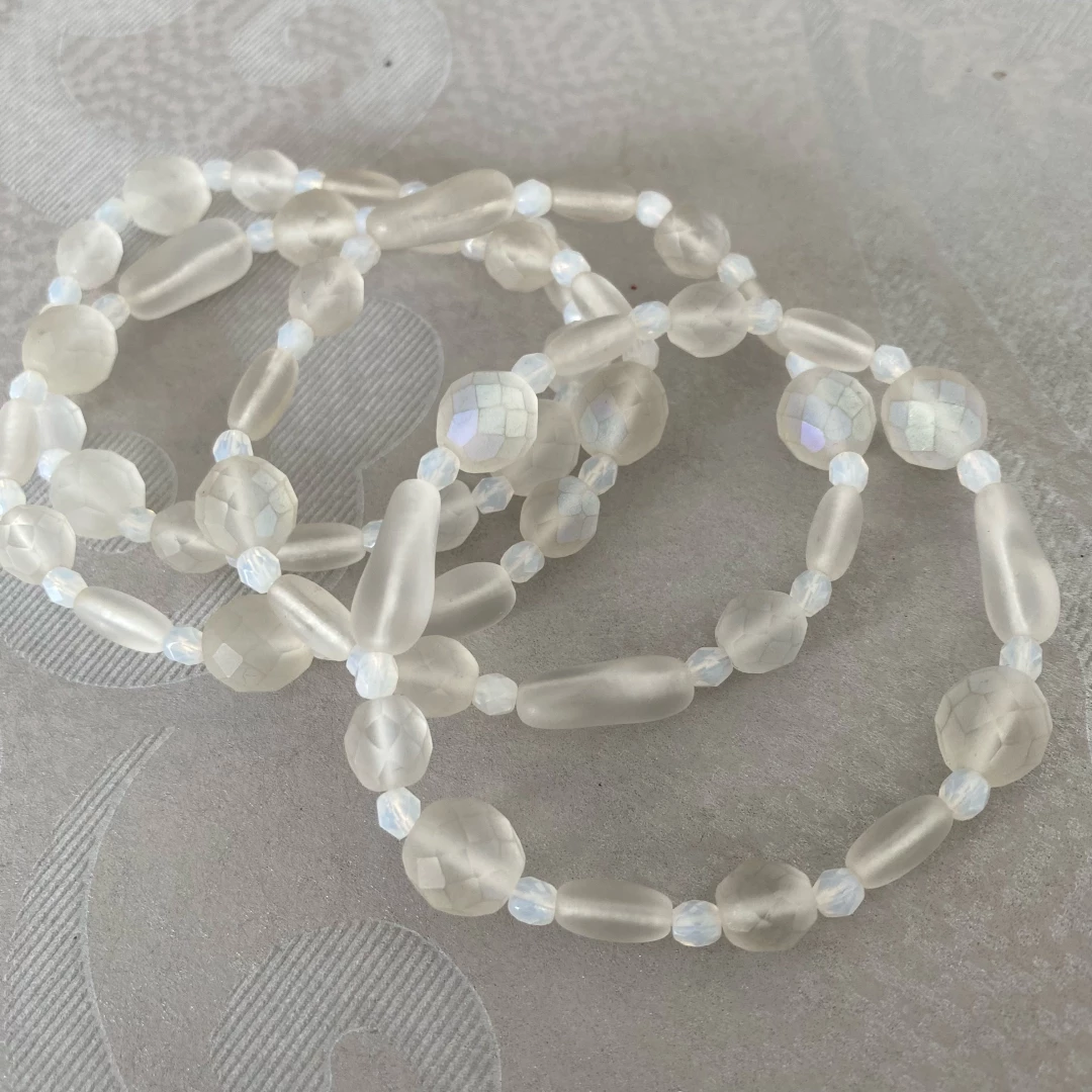 Náramek perličky – bílý