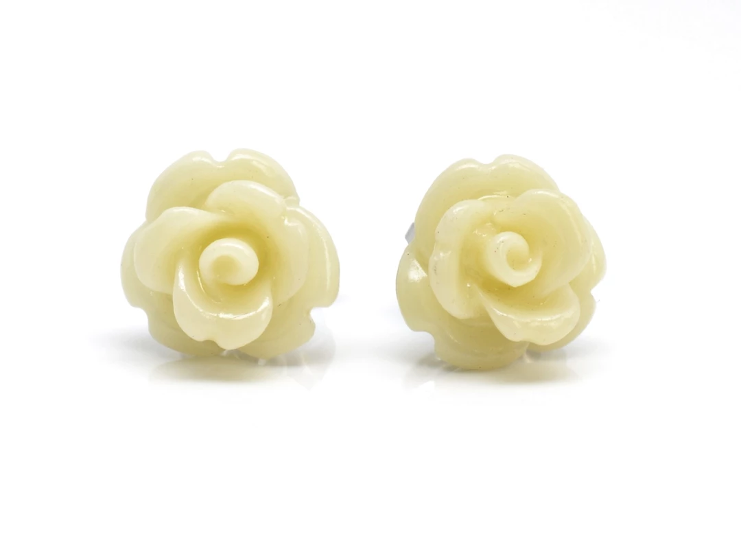 Ocelové náušnice růže Camélia