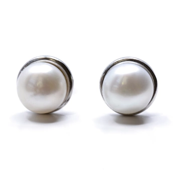 Stříbrné náušnice s perlou Ariadna