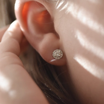 Stříbrné náušnice kuličky se zirkony Bayan