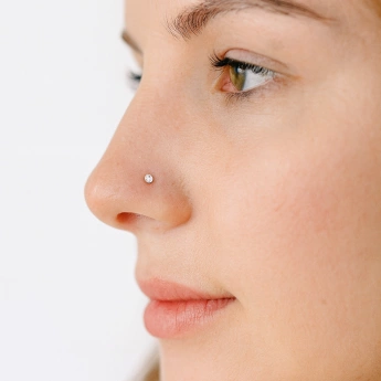 Ocelový piercing do nosu kulička se zirkonkem Bato