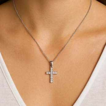 Ocelový náhrdelník s křížkem osazeným zirkony Krist