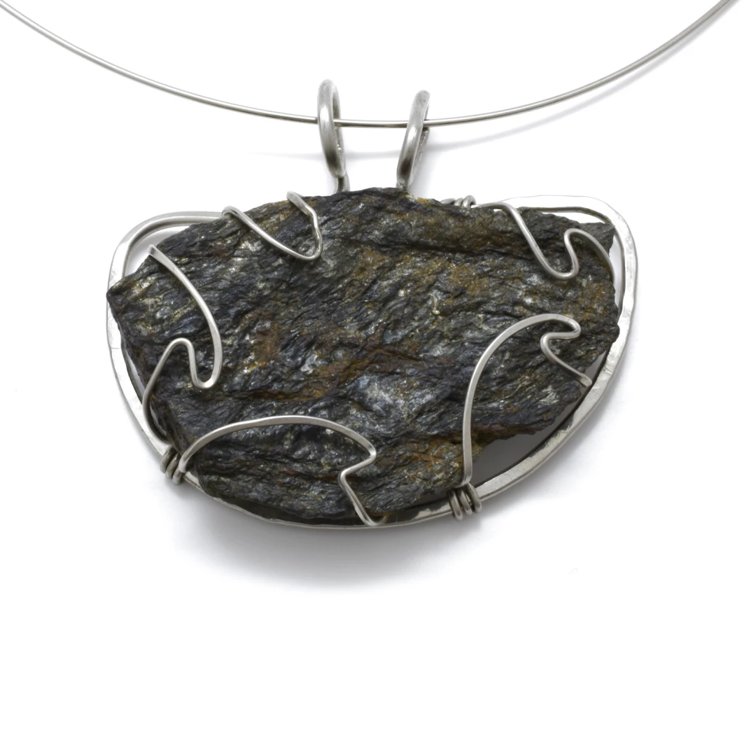 Ocelový náhrdelník s břidlicí