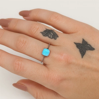 Stříbrný řetízkový prstýnek s opálem Delvin