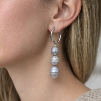 Perlové náušnice s fialovými barokními perlami – ocelové kroužky