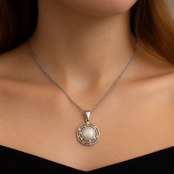 Stříbrný přívěsek s perlou White Harmony