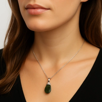 Stříbrný přívěsek s přírodním vltavínem Gaia